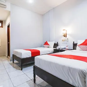 Oyo 2411 Taman Mekar 2 2* Кута